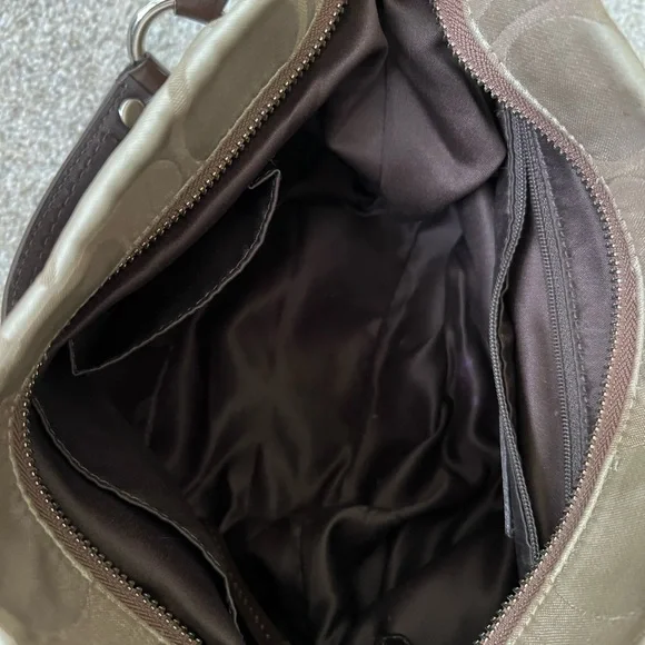 Authentic Coach Hobo Signature shoulder bag. Needs cleaning, no major wear. - Picture 5 of 15